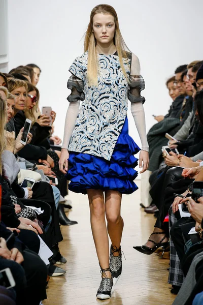 Look 32